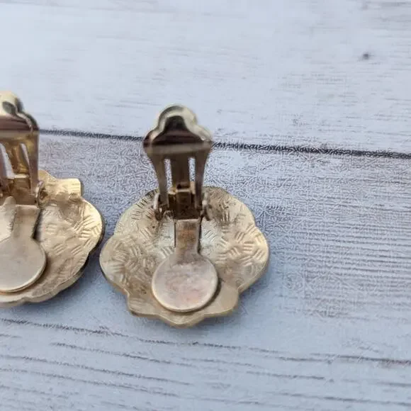 Vintage Clip On Earrings Blue Shell Beach Theme - Picture 5 of 6